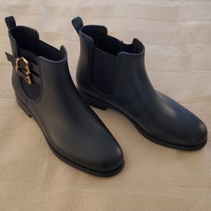 Navy waterproof chelsea bootie